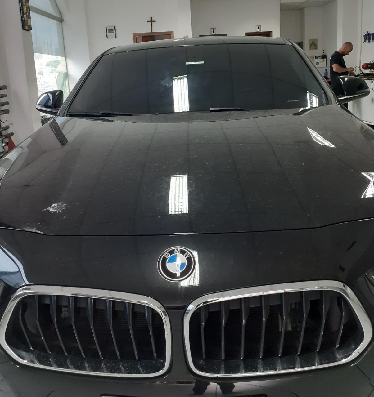 BMW com película automotiva aplicada