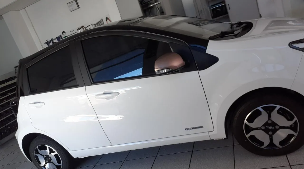 Carro com insulfilm aplicado