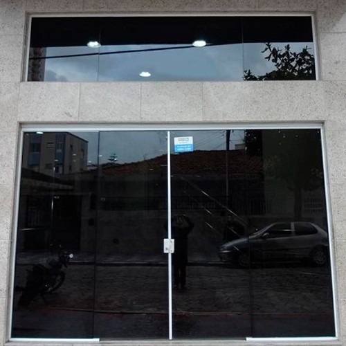 Entrada com película escura