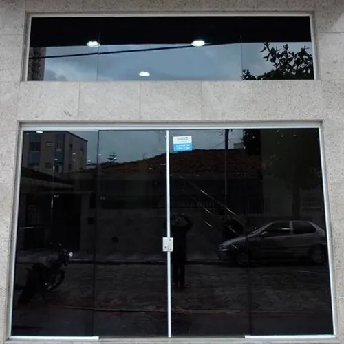Entrada com película escura
