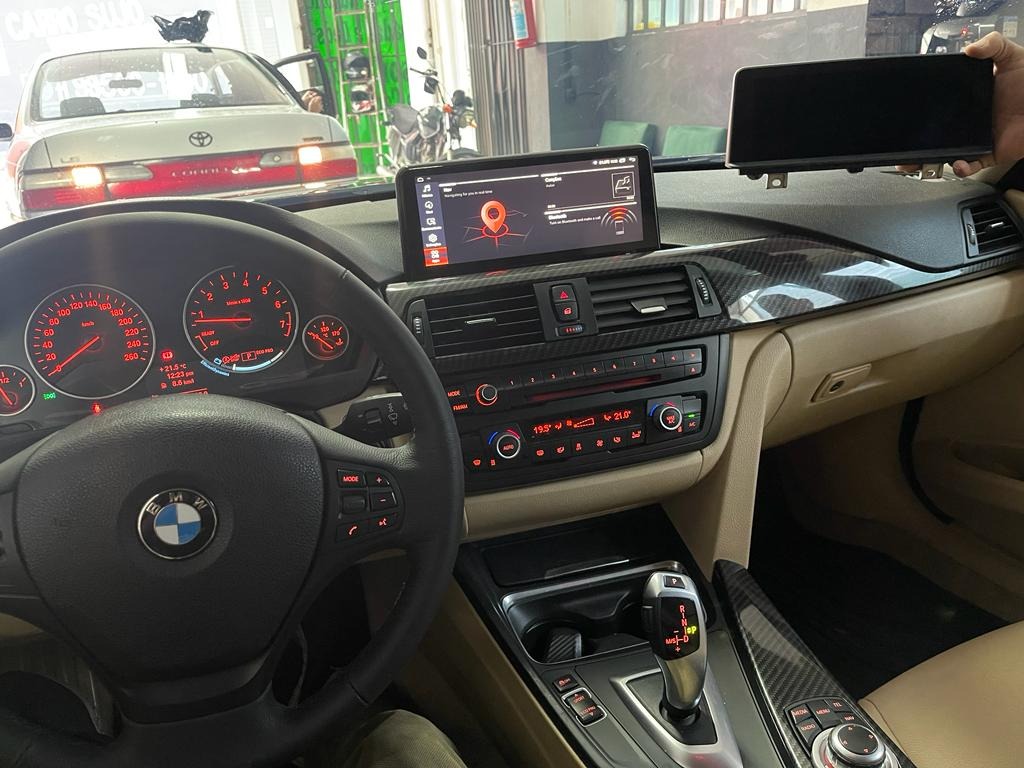 Multimídia automotiva
