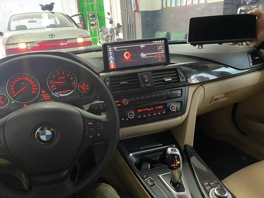 Multimídia automotiva